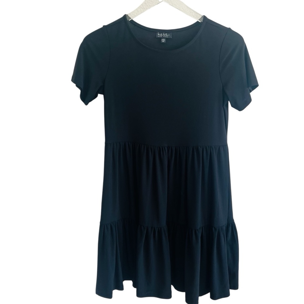Nicole Miller Black Tiered Short Sleeve Top